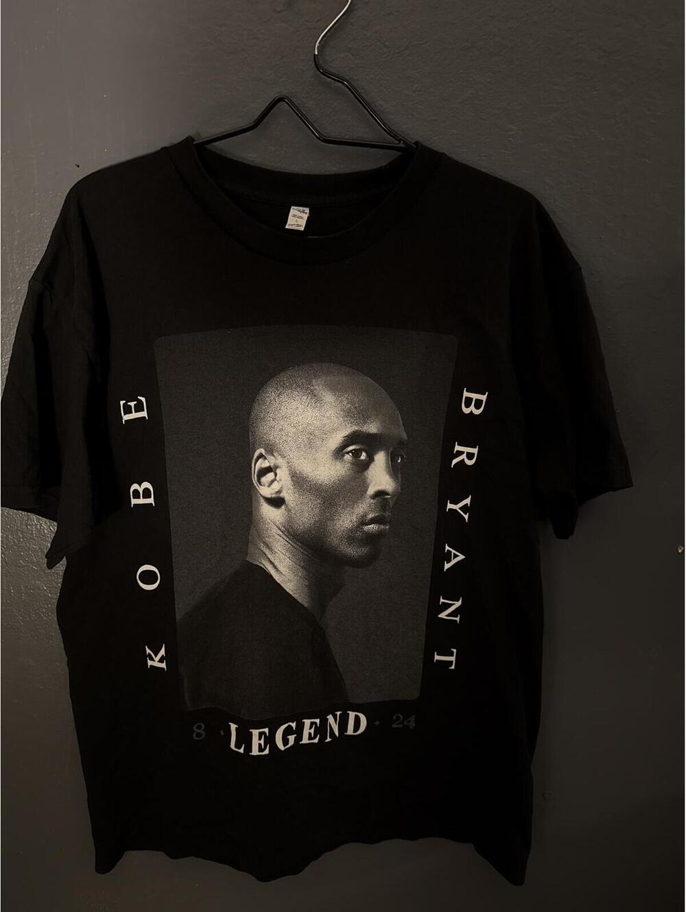 Kobe Bryant Legend Black Graphic T-Shirt Large